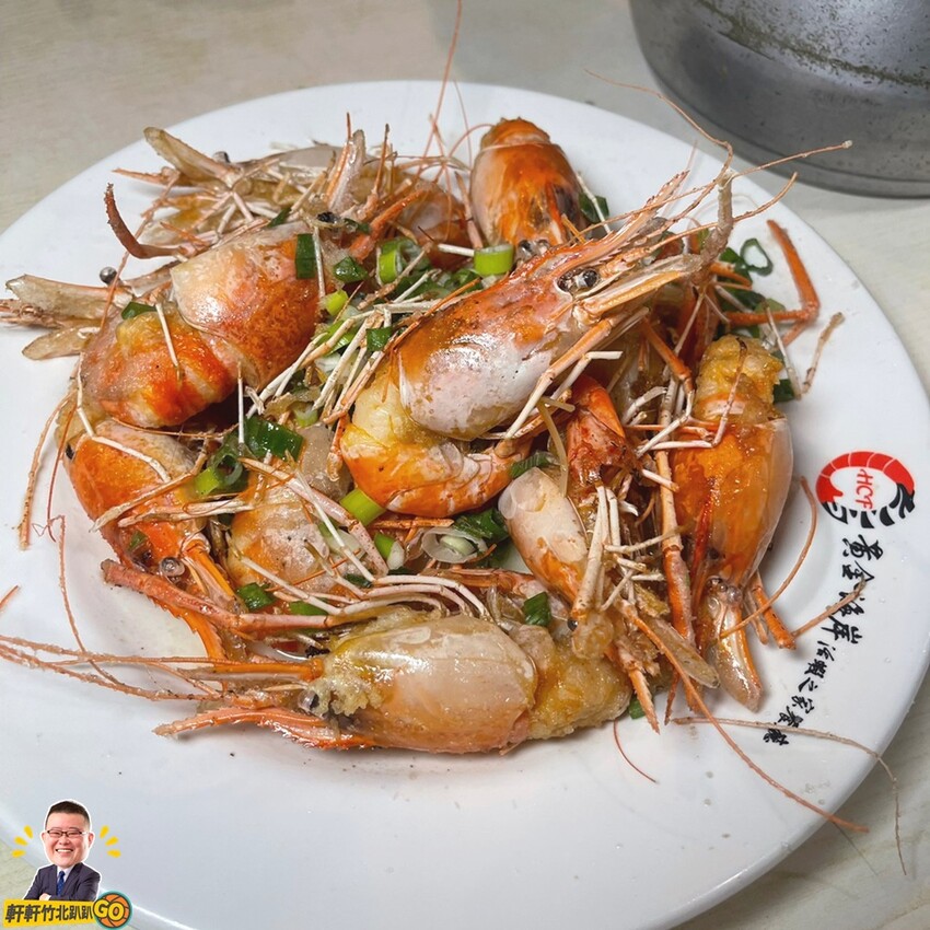 每天新鮮配送活跳跳鮮蝦。各式活蝦、螃蟹、烤魚等海鮮料理