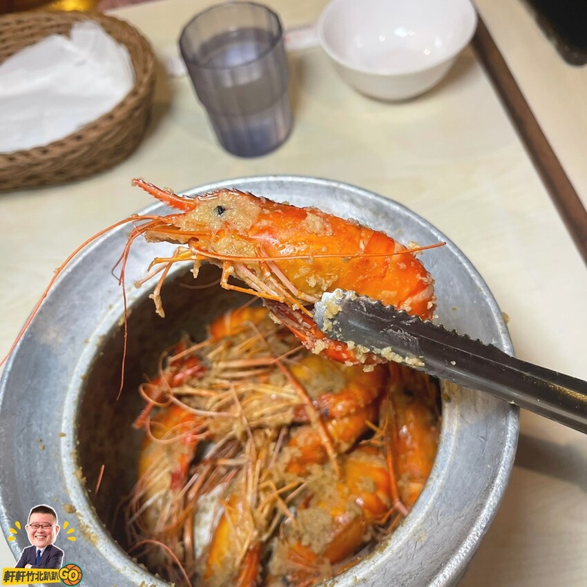 每天新鮮配送活跳跳鮮蝦。各式活蝦、螃蟹、烤魚等海鮮料理