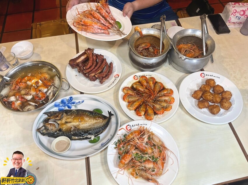 每天新鮮配送活跳跳鮮蝦。各式活蝦、螃蟹、烤魚等海鮮料理