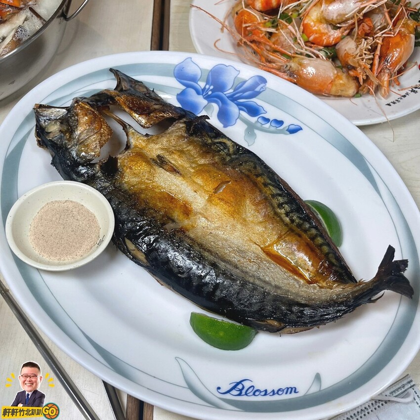 每天新鮮配送活跳跳鮮蝦。各式活蝦、螃蟹、烤魚等海鮮料理