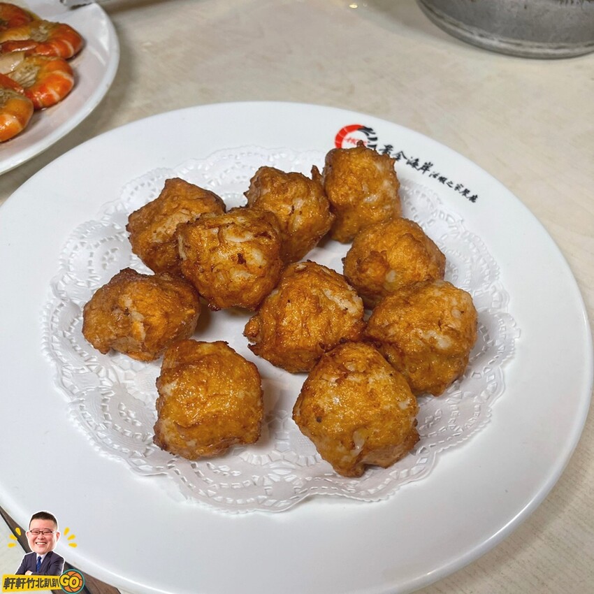 每天新鮮配送活跳跳鮮蝦。各式活蝦、螃蟹、烤魚等海鮮料理