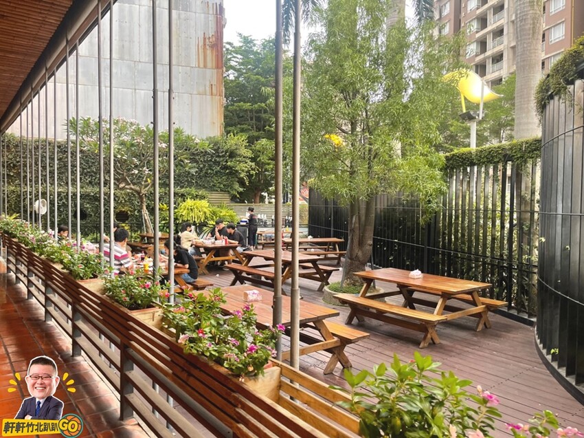 每天新鮮配送活跳跳鮮蝦。各式活蝦、螃蟹、烤魚等海鮮料理