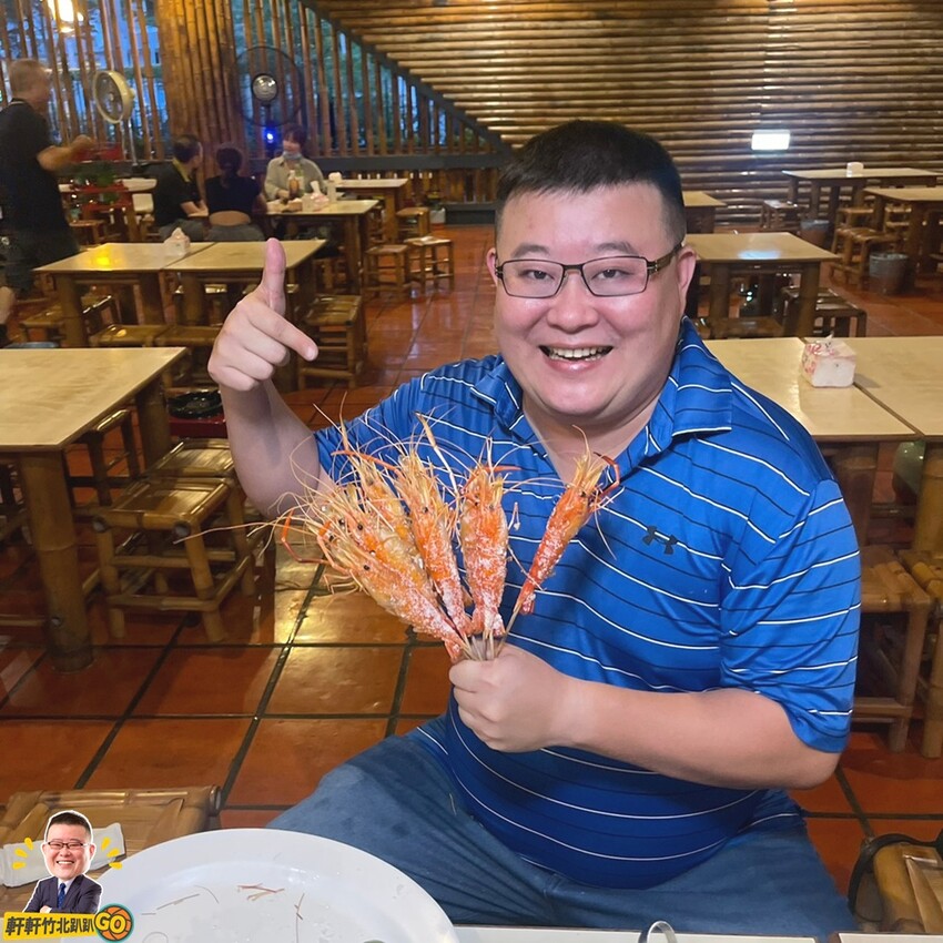 每天新鮮配送活跳跳鮮蝦。各式活蝦、螃蟹、烤魚等海鮮料理