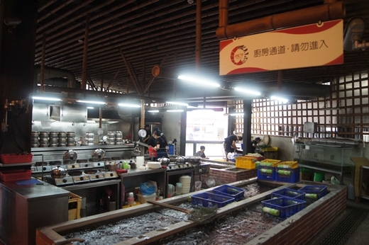 黃金海岸活蝦之家餐廳：新竹竹北美食餐廳必訪必吃活蝦!!口味始終如一，新鮮永遠看得到、吃得到