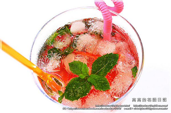 火星糖(球場路門市)：【高雄】鳥松區。宇宙最好吃的糖果：火星糖《高雄最"火"伴手禮推薦。愛河之心禮盒。銀河蜜飲。星球冰淇淋》