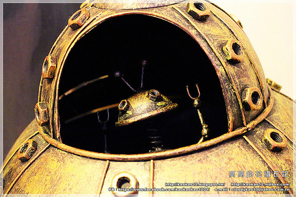 火星糖(球場路門市)：【高雄】鳥松區。宇宙最好吃的糖果：火星糖《高雄最"火"伴手禮推薦。愛河之心禮盒。銀河蜜飲。星球冰淇淋》