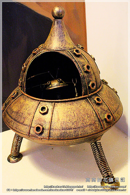 火星糖(球場路門市)：【高雄】鳥松區。宇宙最好吃的糖果：火星糖《高雄最"火"伴手禮推薦。愛河之心禮盒。銀河蜜飲。星球冰淇淋》