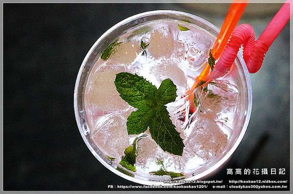 火星糖(球場路門市)：【高雄】鳥松區。宇宙最好吃的糖果：火星糖《高雄最"火"伴手禮推薦。愛河之心禮盒。銀河蜜飲。星球冰淇淋》