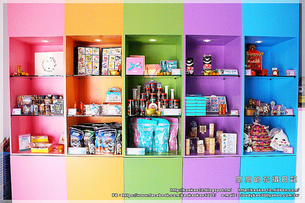 火星糖(球場路門市)：【高雄】鳥松區。宇宙最好吃的糖果：火星糖《高雄最"火"伴手禮推薦。愛河之心禮盒。銀河蜜飲。星球冰淇淋》