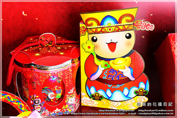 火星糖(球場路門市)：【高雄】鳥松區。宇宙最好吃的糖果：火星糖《高雄最"火"伴手禮推薦。愛河之心禮盒。銀河蜜飲。星球冰淇淋》