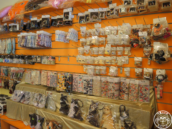 野喵中途咖啡:呷飽祙【新北三重・野喵中途咖啡】喵星人左擁右抱用餐 野喵中途咖啡:呷飽祙【新北三重・野喵中途咖啡】喵星人左擁右抱用餐