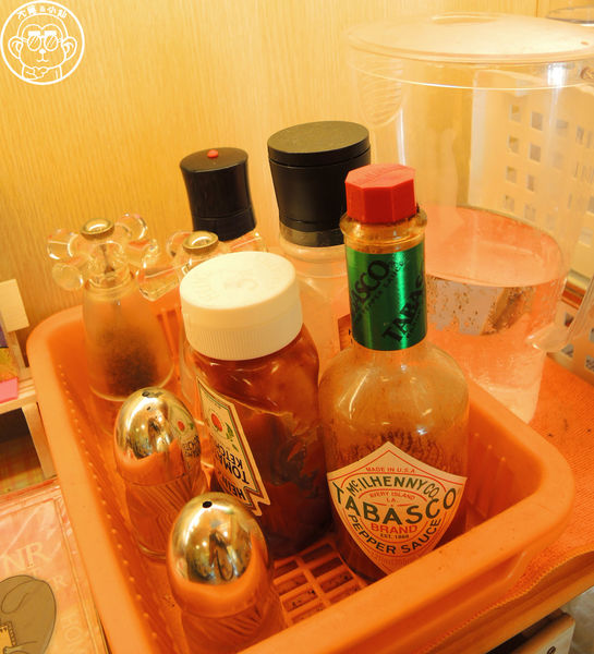 野喵中途咖啡:呷飽祙【新北三重・野喵中途咖啡】喵星人左擁右抱用餐 野喵中途咖啡:呷飽祙【新北三重・野喵中途咖啡】喵星人左擁右抱用餐