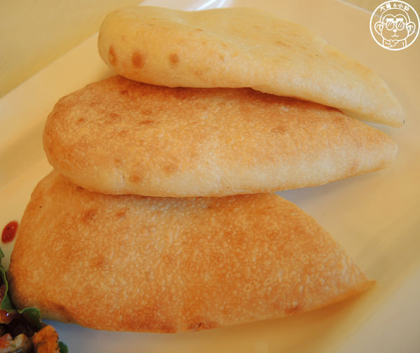 野喵中途咖啡:呷飽祙【新北三重・野喵中途咖啡】喵星人左擁右抱用餐 野喵中途咖啡:呷飽祙【新北三重・野喵中途咖啡】喵星人左擁右抱用餐