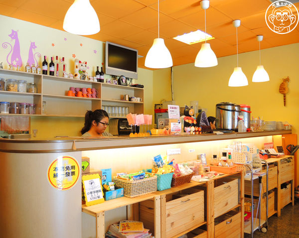 野喵中途咖啡:呷飽祙【新北三重・野喵中途咖啡】喵星人左擁右抱用餐 野喵中途咖啡:呷飽祙【新北三重・野喵中途咖啡】喵星人左擁右抱用餐