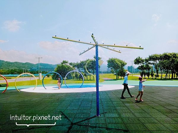 大佳河濱公園戲水區1.jpg