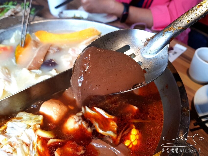 【竹北美食】岩漿火鍋-竹北復興店 ➤ 2023最新菜單!新竹火鍋推薦!料好實在湯頭濃郁!空間寬敞舒適,適合公