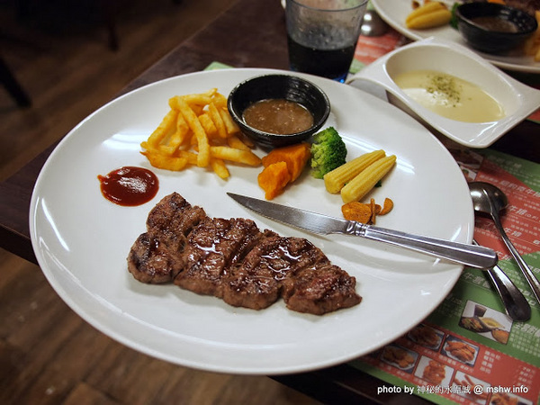 棒極了原味炭燒極品大牛排:【食記】台中西區-棒極了原味炭燒極品大牛排 : 蒜片與可樂真是棒極了… 棒極了原味炭燒極品大牛排:【食記】台中西區-棒極了原味炭燒極品大牛排 : 蒜片與可樂真是棒極了…