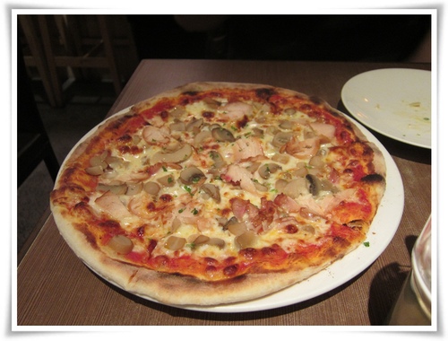 [食記] 吃披薩就要到 La Pizza Pizzeria