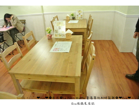 Le Petit Waffle蕾蓓蒂比利時鬆餅專賣店：【食記】oO。台北 臨江夜市*蕾蓓蒂比利時鬆餅*Le Petit Waffle　根本是水果盤的期間限定夏威夷瓦芙，超吸晴又好吃～。o○。