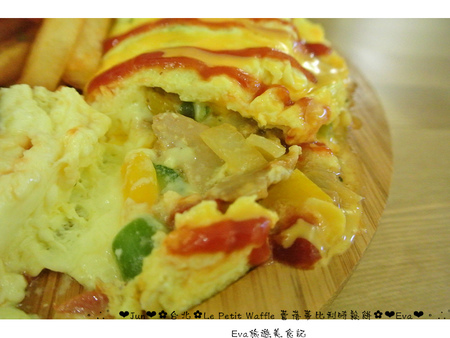 Le Petit Waffle蕾蓓蒂比利時鬆餅專賣店：【食記】oO。台北 臨江夜市*蕾蓓蒂比利時鬆餅*Le Petit Waffle　根本是水果盤的期間限定夏威夷瓦芙，超吸晴又好吃～。o○。