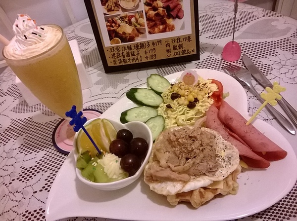 Le Petit Waffle蕾蓓蒂比利時鬆餅專賣店：從來沒見過的"瓦芙布朗趣"，巨無霸疊疊樂隱身於溫馨小店~Le Petit Waffle~