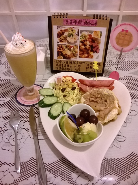 Le Petit Waffle蕾蓓蒂比利時鬆餅專賣店：從來沒見過的"瓦芙布朗趣"，巨無霸疊疊樂隱身於溫馨小店~Le Petit Waffle~