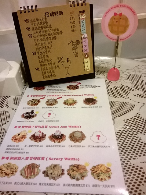 Le Petit Waffle蕾蓓蒂比利時鬆餅專賣店：從來沒見過的"瓦芙布朗趣"，巨無霸疊疊樂隱身於溫馨小店~Le Petit Waffle~