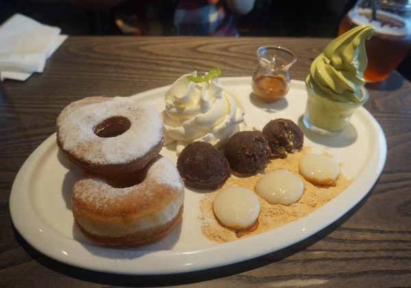 瓦法奇朵咖啡館:瓦法奇朵 ♥起士快炸掉披薩♥ 甜蜜蜜可頌甜甜圈 瓦法奇朵咖啡館:瓦法奇朵 ♥起士快炸掉披薩♥ 甜蜜蜜可頌甜甜圈