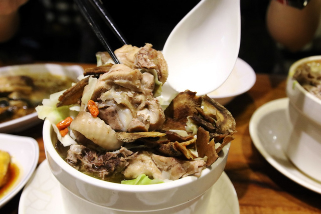 IMG_4610.JPG - 1061230雙月食品