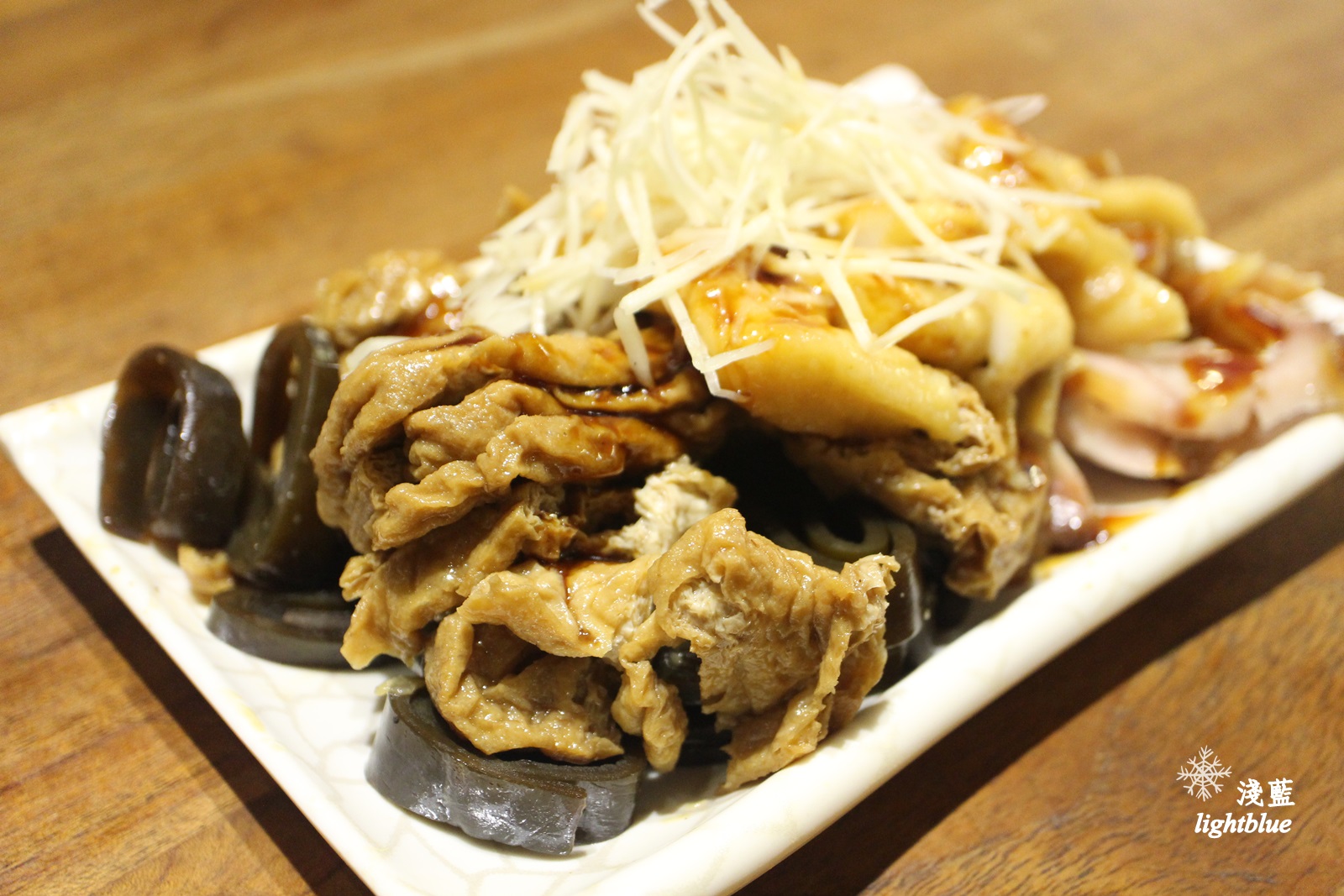 [ 善導寺站．台大醫院美食 ] 淺藍 × 雙月食品社～料多到滿出來的雞湯，還有中藥滷味與各式小菜