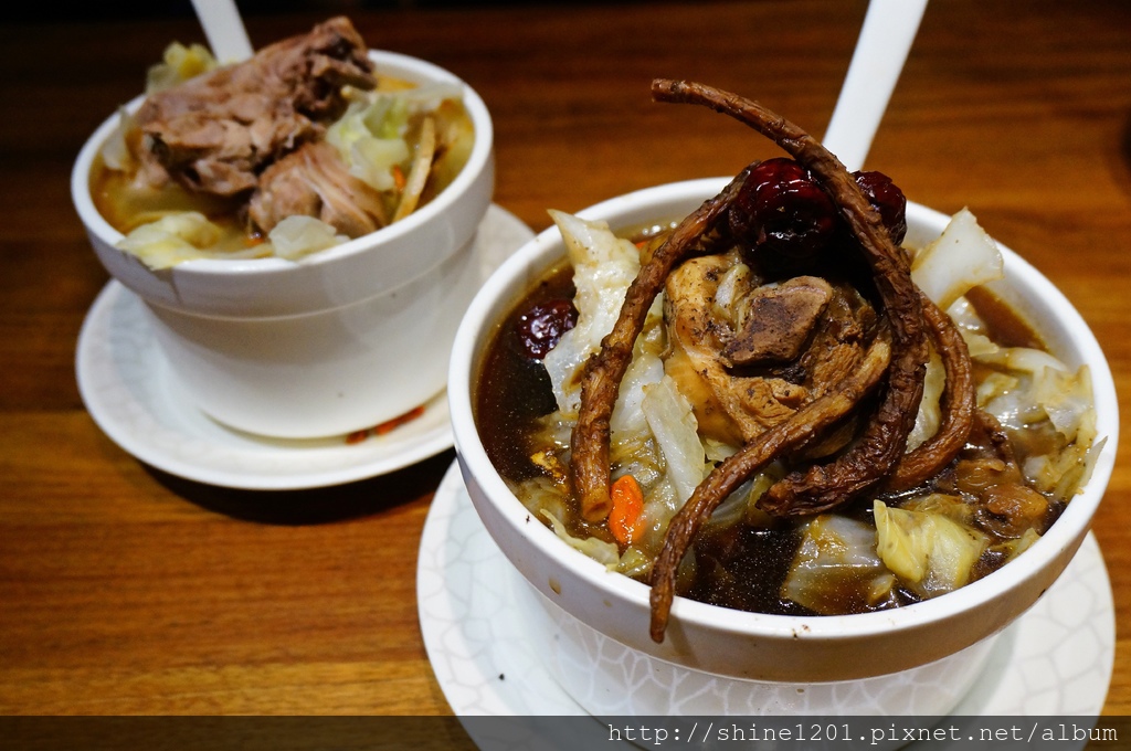 中正區美食 雙月食品社 善導寺站美食 台北麻油雞 何首烏雞湯 補湯