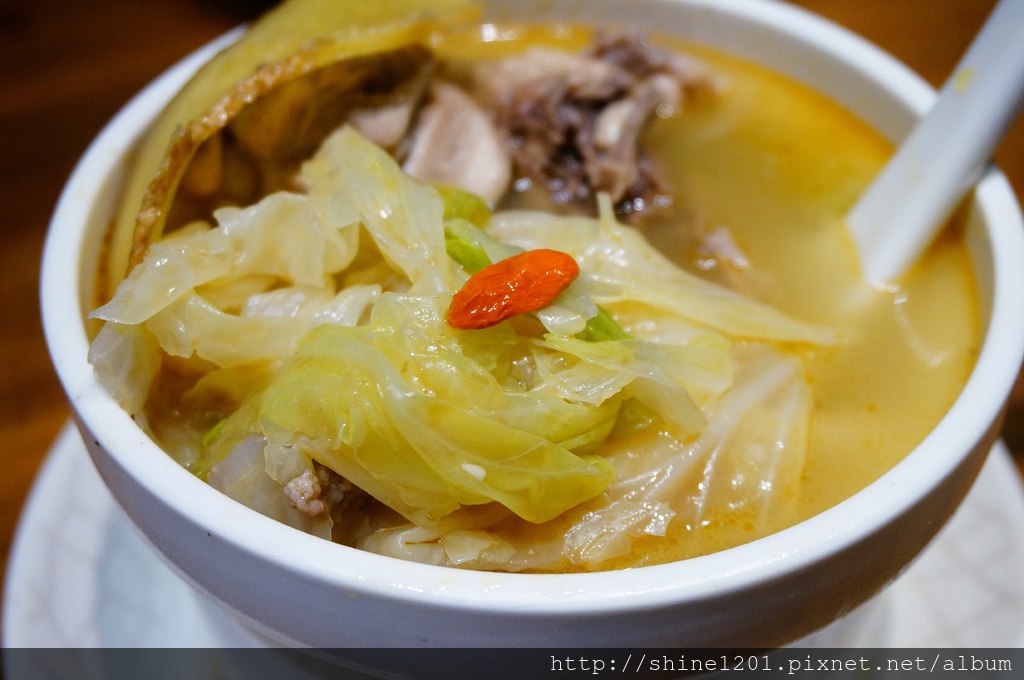 中正區美食 雙月食品社 善導寺站美食 台北麻油雞 何首烏雞湯 補湯