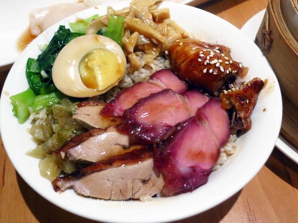 【台北美食】新港茶餐廳-超過200樣餐點的港式茶餐廳