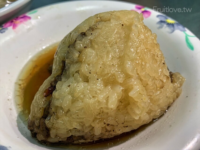 永芳亭扁食肉粽⟩台中豐原美食,豐原廟東夜市裡,飄香超過80年的老店,就只賣肉粽、肉焿、扁食(餛飩)和四神湯 @果果愛Fruitlove