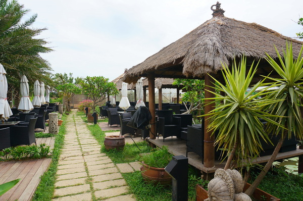 莫內咖啡：【桃園．新屋】莫內咖啡－『悠閒步調。南洋風情景觀餐廳』