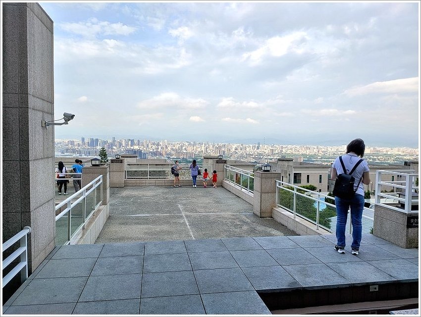 【台中住宿】清新溫泉飯店．房內湯屋+絕美夜景，親子度假好地方!