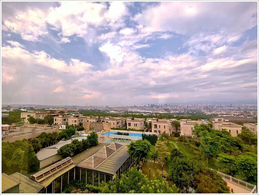 【台中住宿】清新溫泉飯店．房內湯屋+絕美夜景，親子度假好地方!