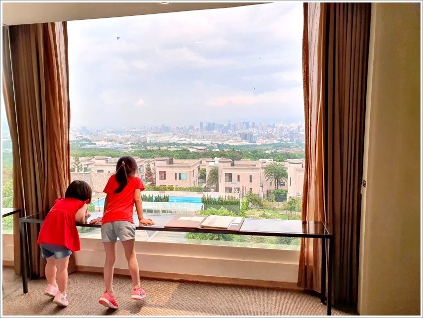 【台中住宿】清新溫泉飯店．房內湯屋+絕美夜景，親子度假好地方!