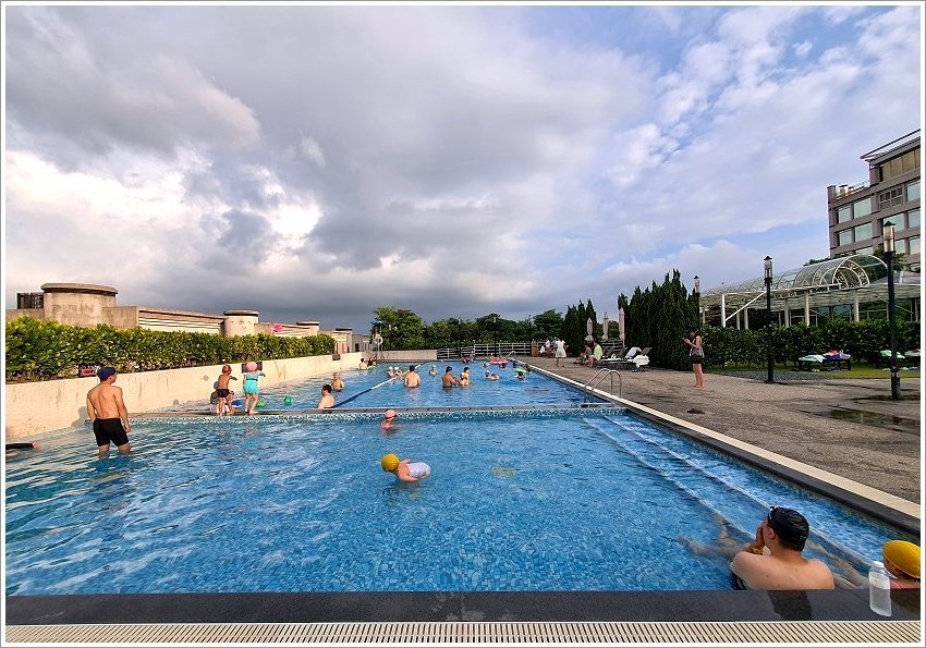 【台中住宿】清新溫泉飯店．房內湯屋+絕美夜景，親子度假好地方!