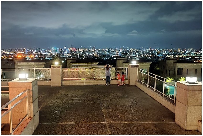 【台中住宿】清新溫泉飯店．房內湯屋+絕美夜景，親子度假好地方!