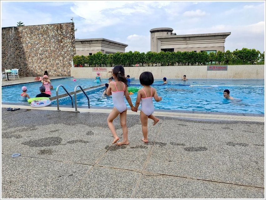 【台中住宿】清新溫泉飯店．房內湯屋+絕美夜景，親子度假好地方!