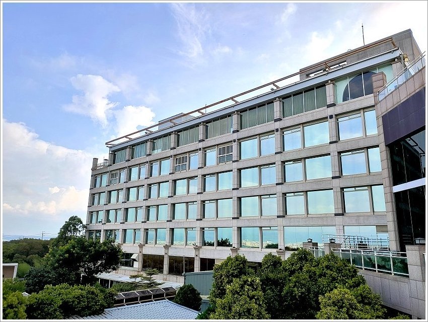 【台中住宿】清新溫泉飯店．房內湯屋+絕美夜景，親子度假好地方!