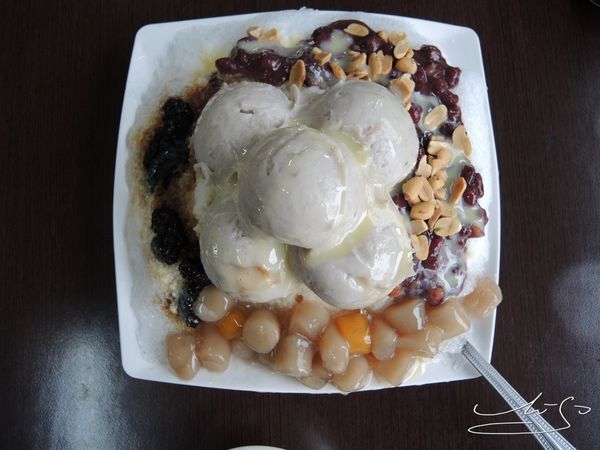 【金門 烈嶼鄉】黃厝三層樓芋頭餐館 ➤ 芋泥桑葚綜合冰 / 綿密芋頭泥~小金門的芋頭鬆軟香綿好吃!