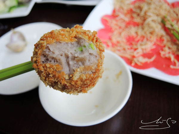 【金門 烈嶼鄉】黃厝三層樓芋頭餐館 ➤ 芋泥桑葚綜合冰 / 綿密芋頭泥~小金門的芋頭鬆軟香綿好吃!