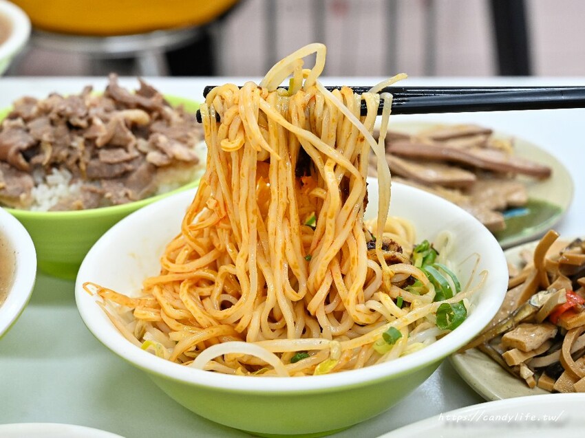 台中市中區阿仁羊肉羹｜台中50年老店，用料超實在的羊肉羹，羊肉給量沒在客氣，每天生意都超好！