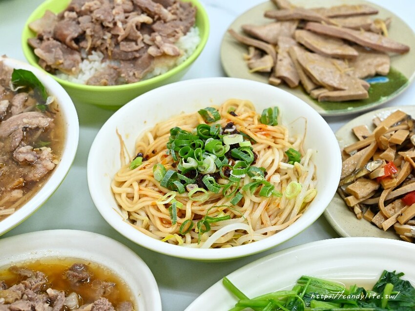 台中市中區阿仁羊肉羹｜台中50年老店，用料超實在的羊肉羹，羊肉給量沒在客氣，每天生意都超好！