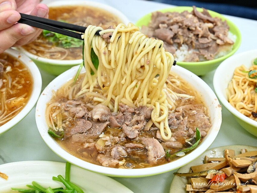 台中市中區阿仁羊肉羹｜台中50年老店，用料超實在的羊肉羹，羊肉給量沒在客氣，每天生意都超好！