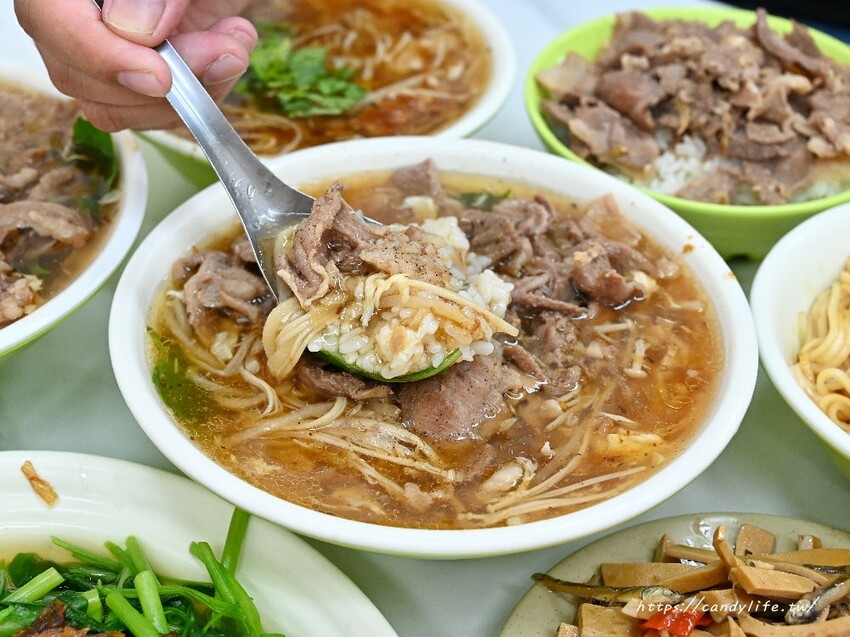 台中市中區阿仁羊肉羹｜台中50年老店，用料超實在的羊肉羹，羊肉給量沒在客氣，每天生意都超好！