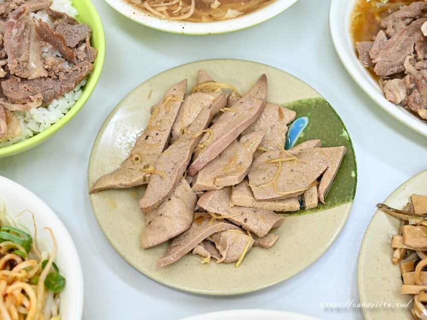 台中市中區阿仁羊肉羹｜台中50年老店，用料超實在的羊肉羹，羊肉給量沒在客氣，每天生意都超好！
