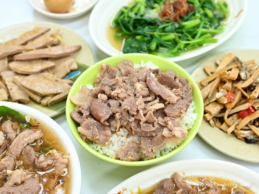 台中市中區阿仁羊肉羹｜台中50年老店，用料超實在的羊肉羹，羊肉給量沒在客氣，每天生意都超好！